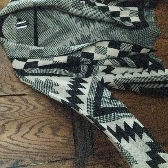 Aztec Open Cardigan Sweater - Picture 3 of 11